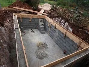 Construction d'une piscine par nos équipes.